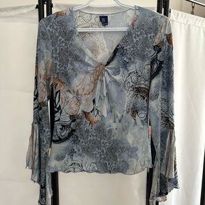 🌸 Vintage Flowy Blouse – Light Blue, Flare Sleeves